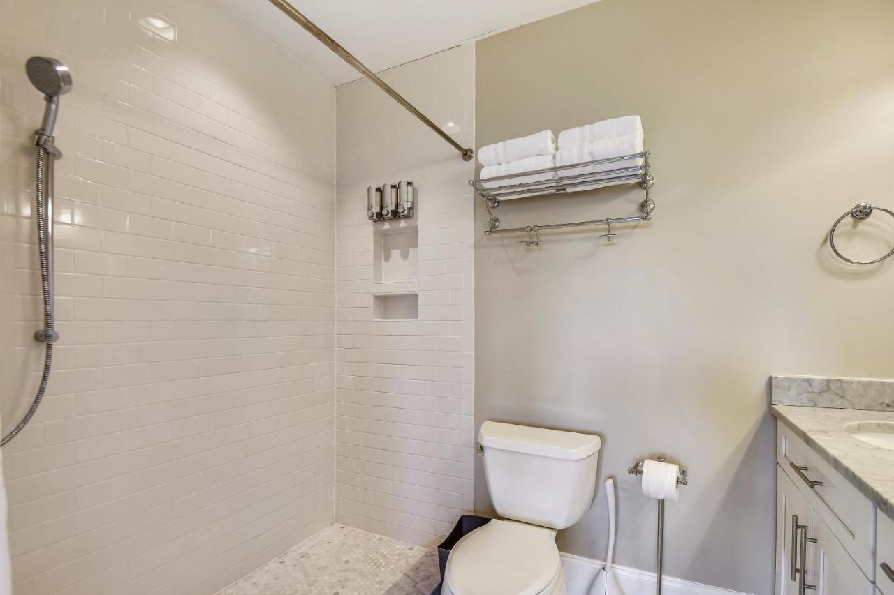 Edgewood Guesthouse Apartment Unit Washington Eksteriør bilde